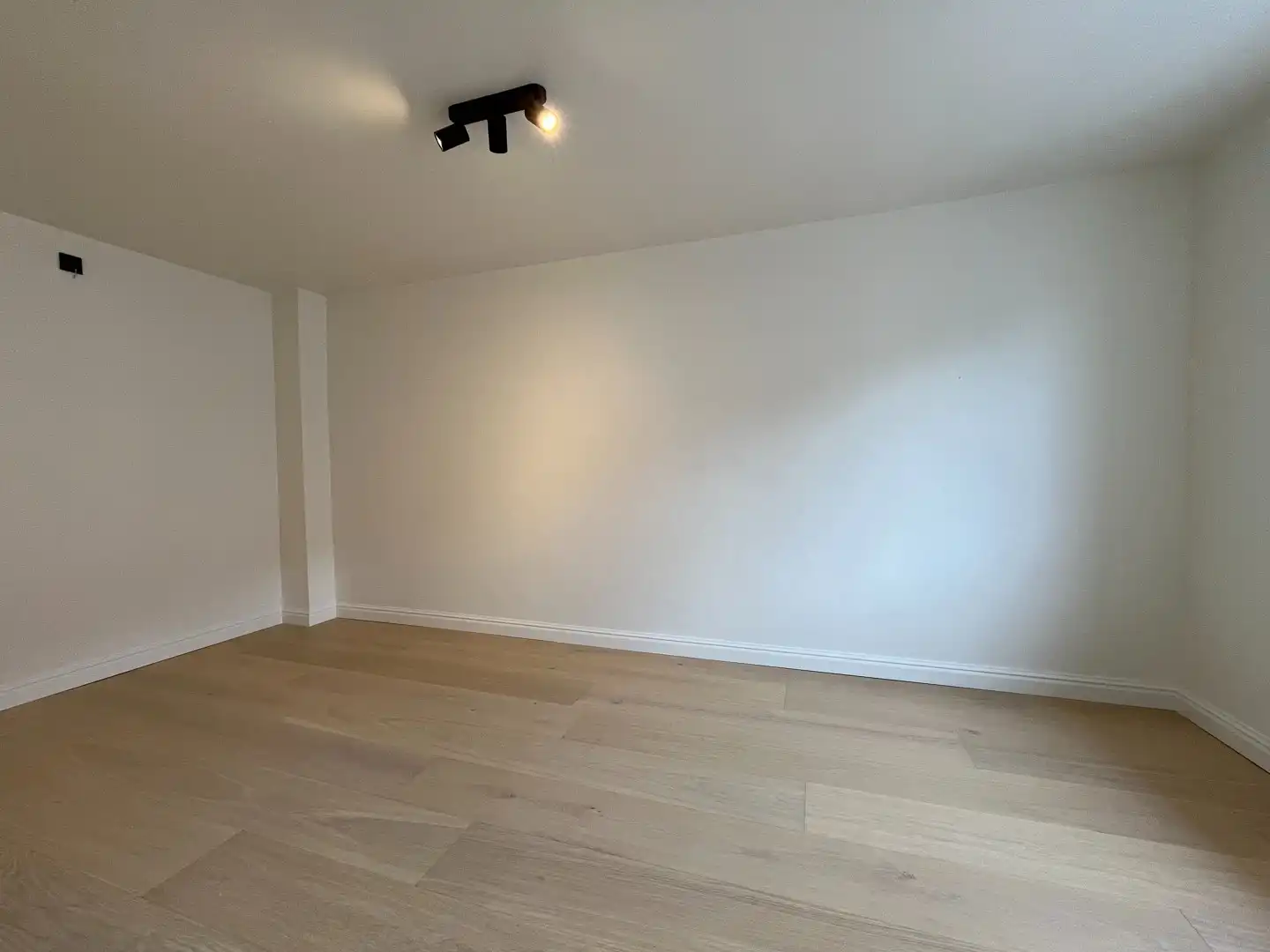 Moorsele - Instapklare woning met parking achteraan foto 11