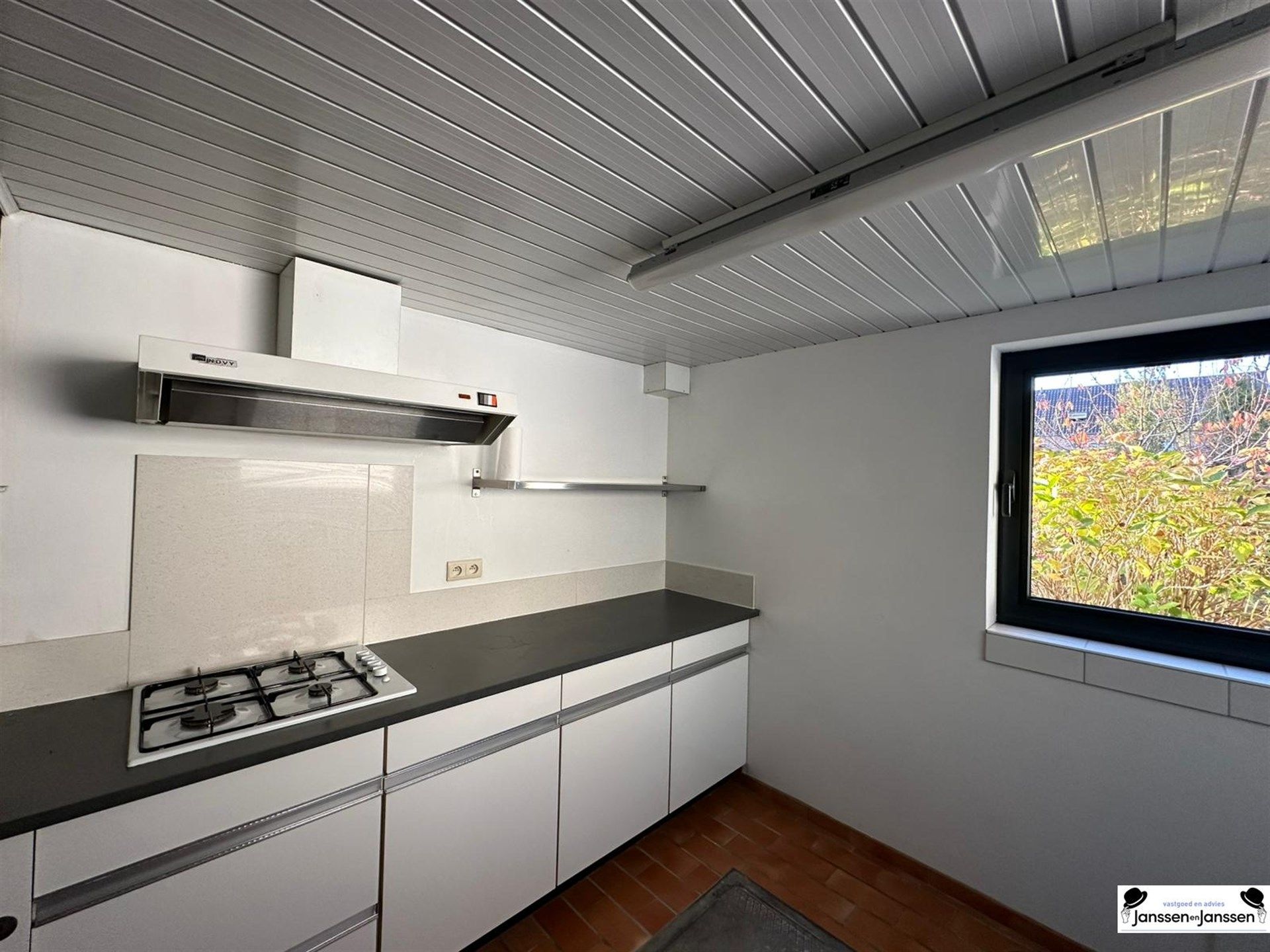 Ruime halfopen bebouwing met zonnige tuin te Gooreind te huur foto 22