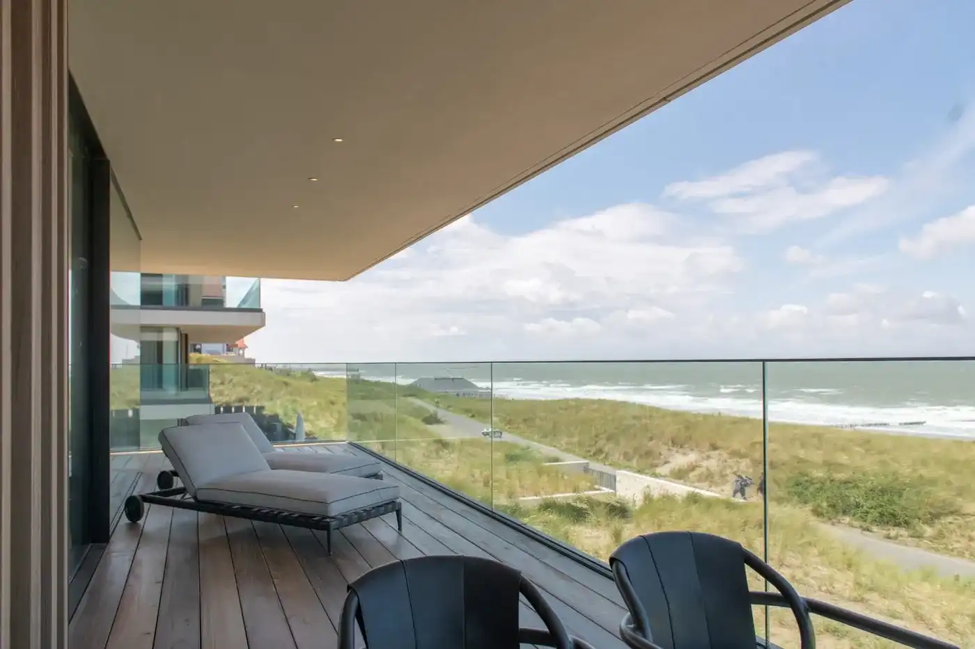 Uiterst smaakvol en top-notch afgewerkt appartement met panoramische zeezichten te Cadzand foto 4