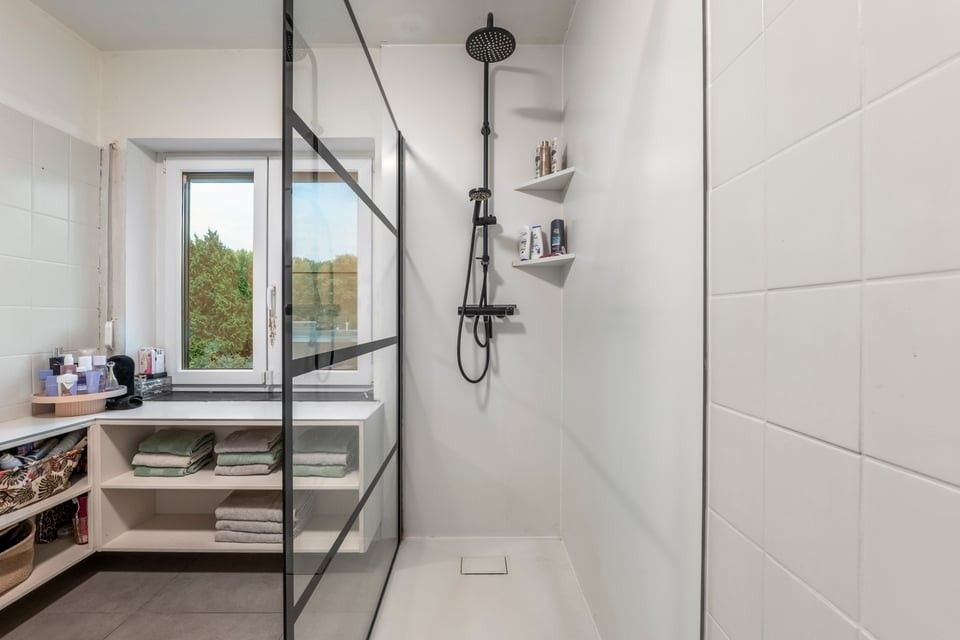 INSTAPKLARE GEZINSWONING MET 4 SLAAPKAMERS EN ZONNIGE TUIN OP TOPLOCATIE foto 23