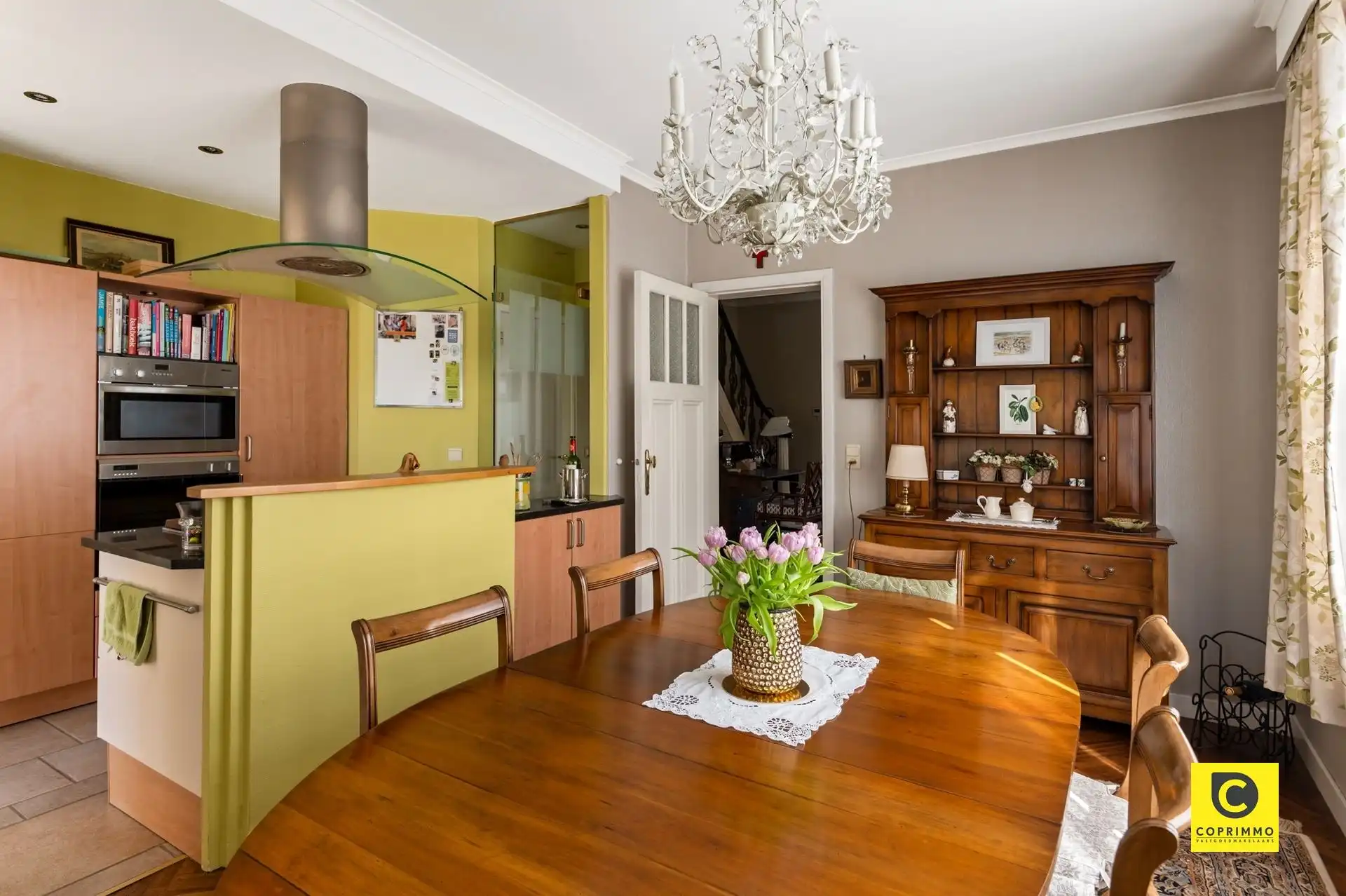 Karaktervolle woning te koop in hartje Edegem foto 6