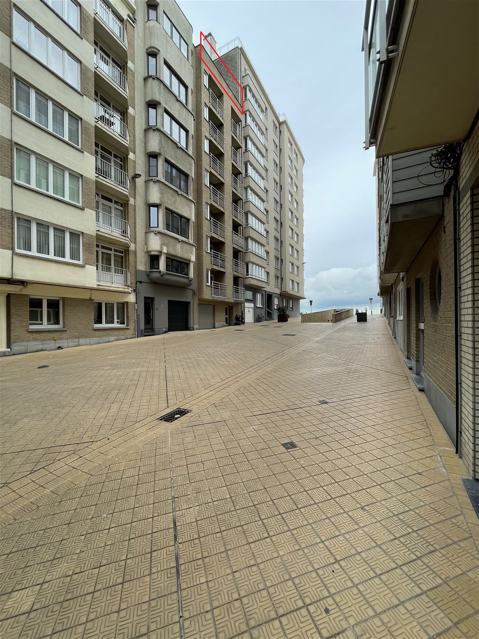 Gemeubeld dakappartement met 2 slaapkamers en ruim terras foto 17