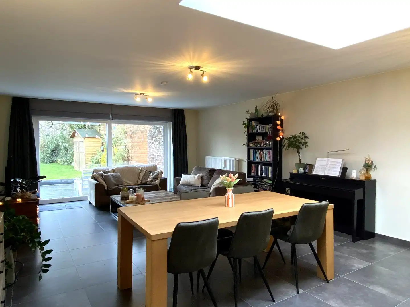 INSTAPKLARE GEZINSWONING MET 3 SLPKS | GARAGE EN TUIN foto 2