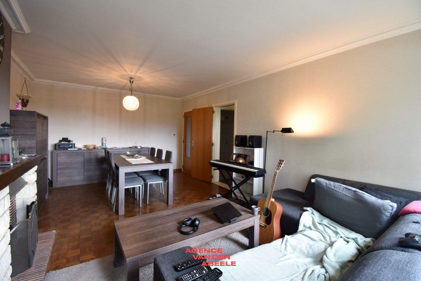 Uitzonderlijk breed appartement met 2 slaapkamers en terras foto 6