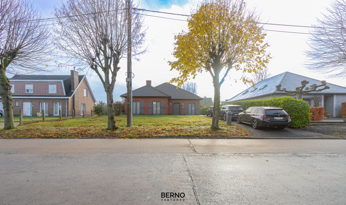 Hoofdfoto van de publicatie: Te renoveren laagbouwwoning op 1.095m2