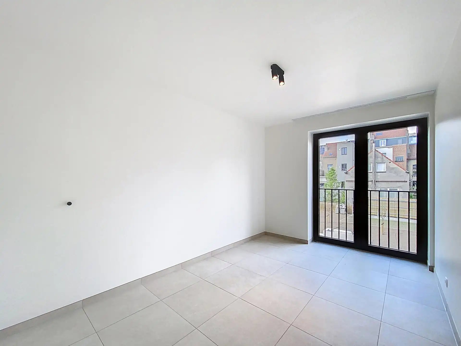 Nieuw huis met 3 slaapkamers en exterieur foto 16