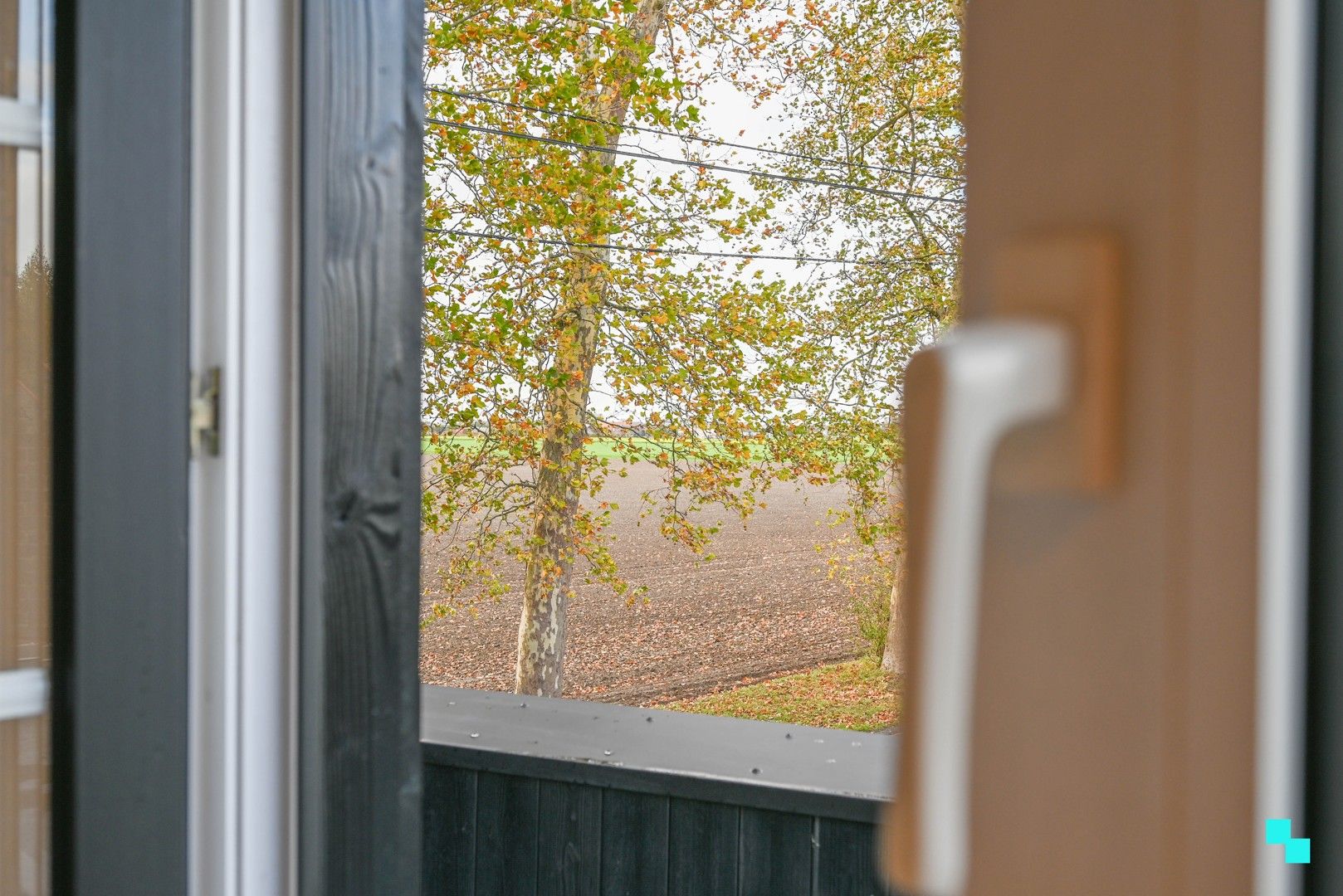 Volledig gerenoveerde woning met zicht op de velden foto 22