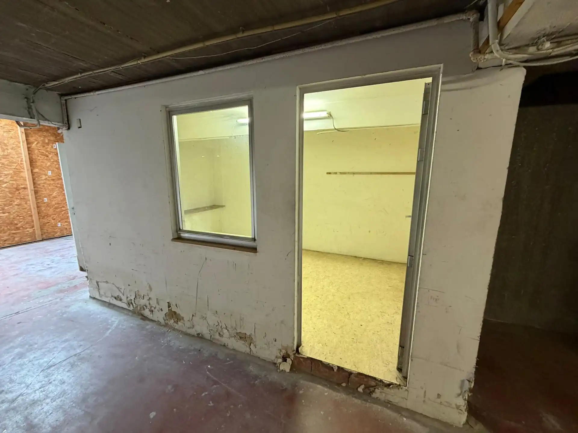 Dubbele bestemming: parkeergarage of opslagruimte van ±185m² foto 5