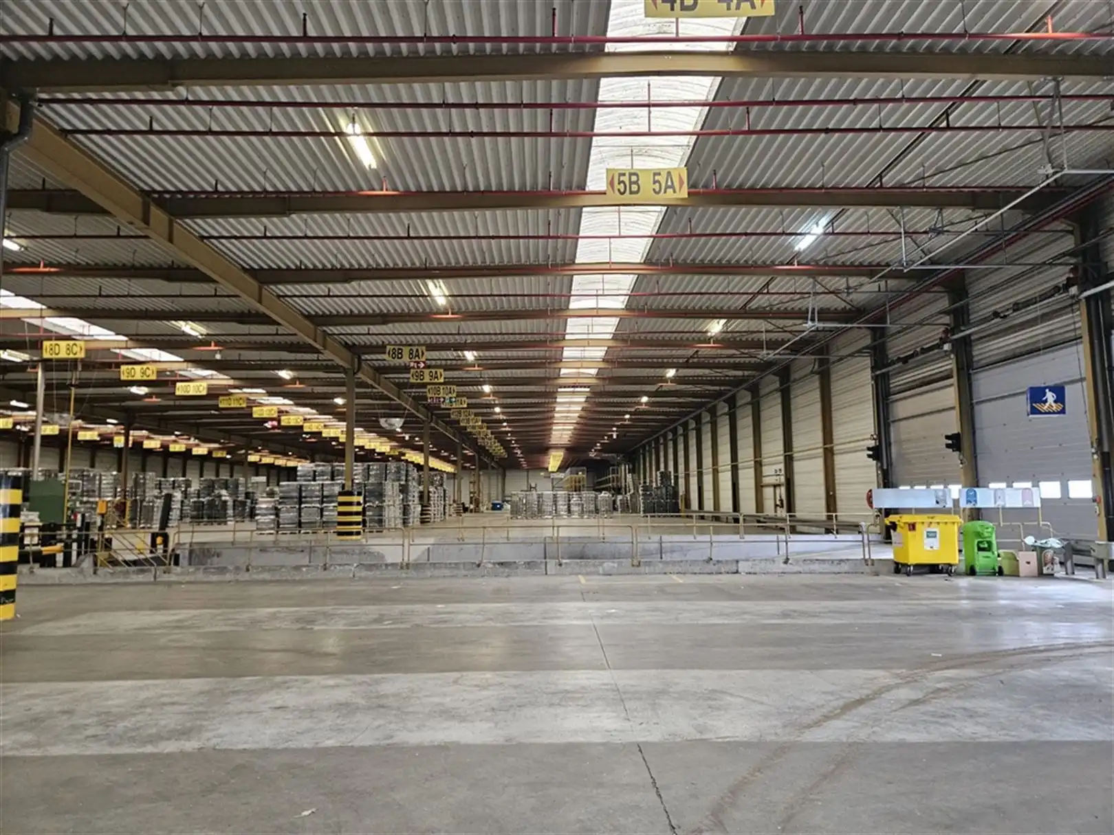 Fabrieksgebouw te Komen foto 2