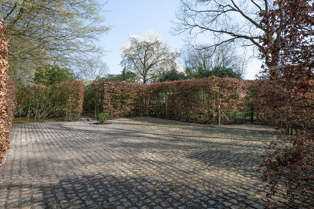 Ruime en exclusieve villa met 5 slaapkamers op perceel van 40 are foto 27
