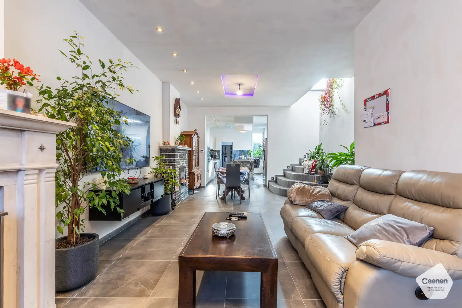 Ruime instapklare gezinswoning met groot bijgebouw foto 4