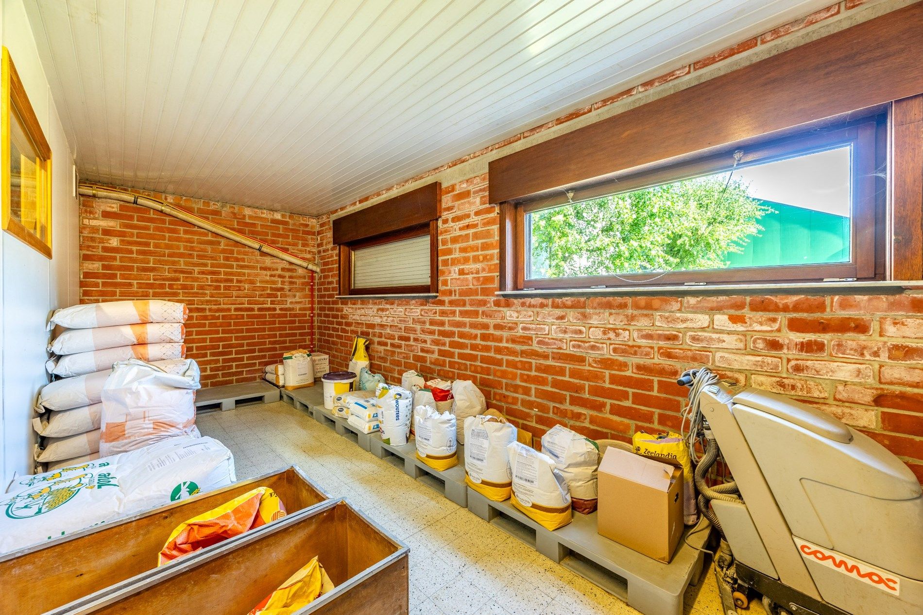 POLYVALENTE EIGENDOM OP 978 M² foto 18