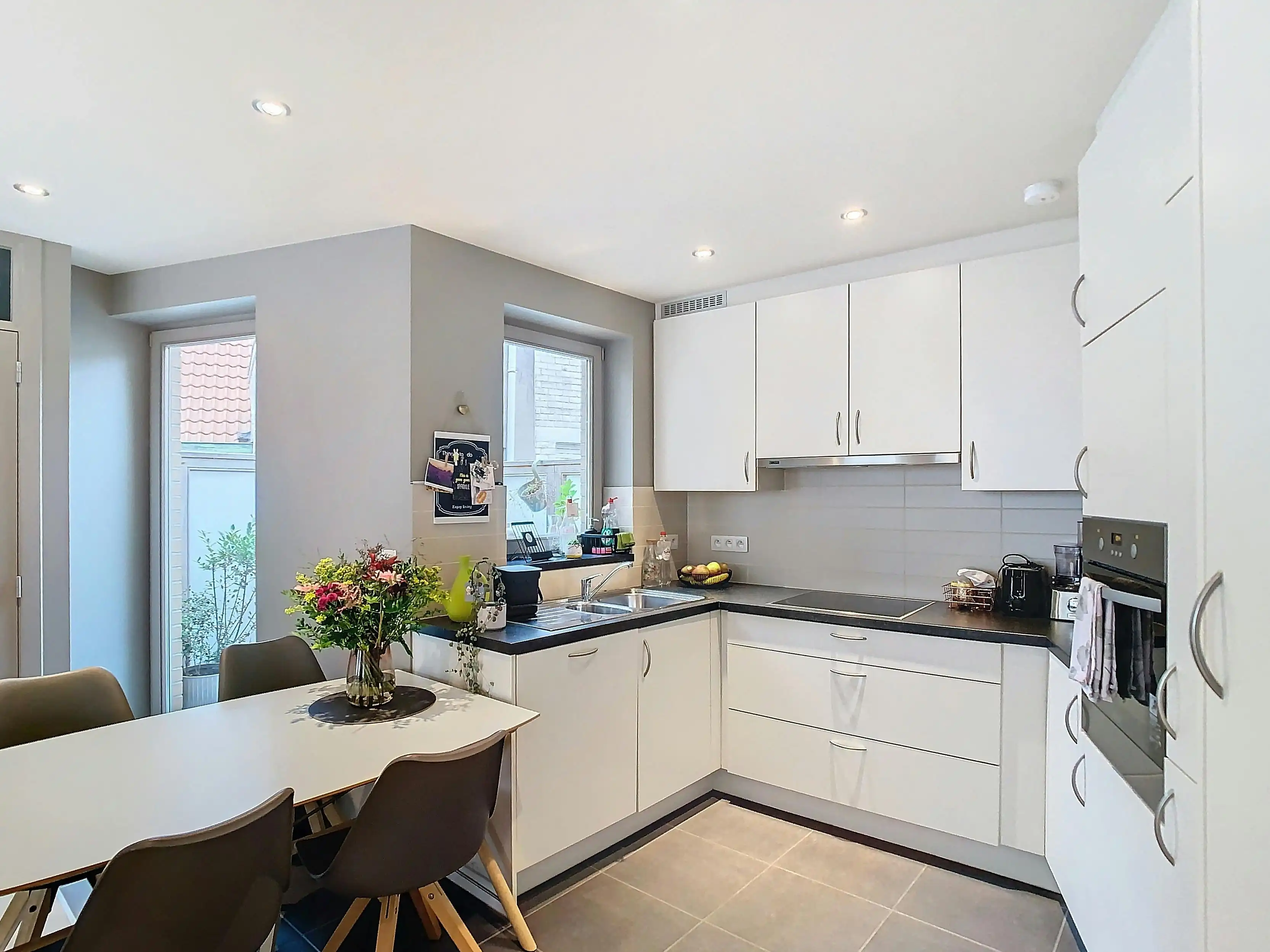 Appartement met 1 slaapkamer en terras te koop in Brugge foto 4