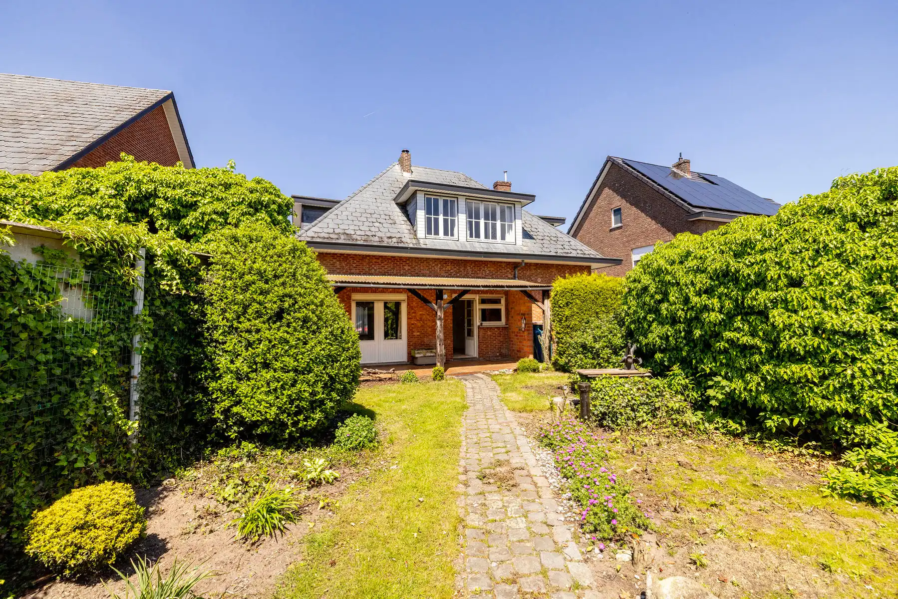Op te frissen woning gelegen in groene omgeving op ruim 995 m² grond  foto 30