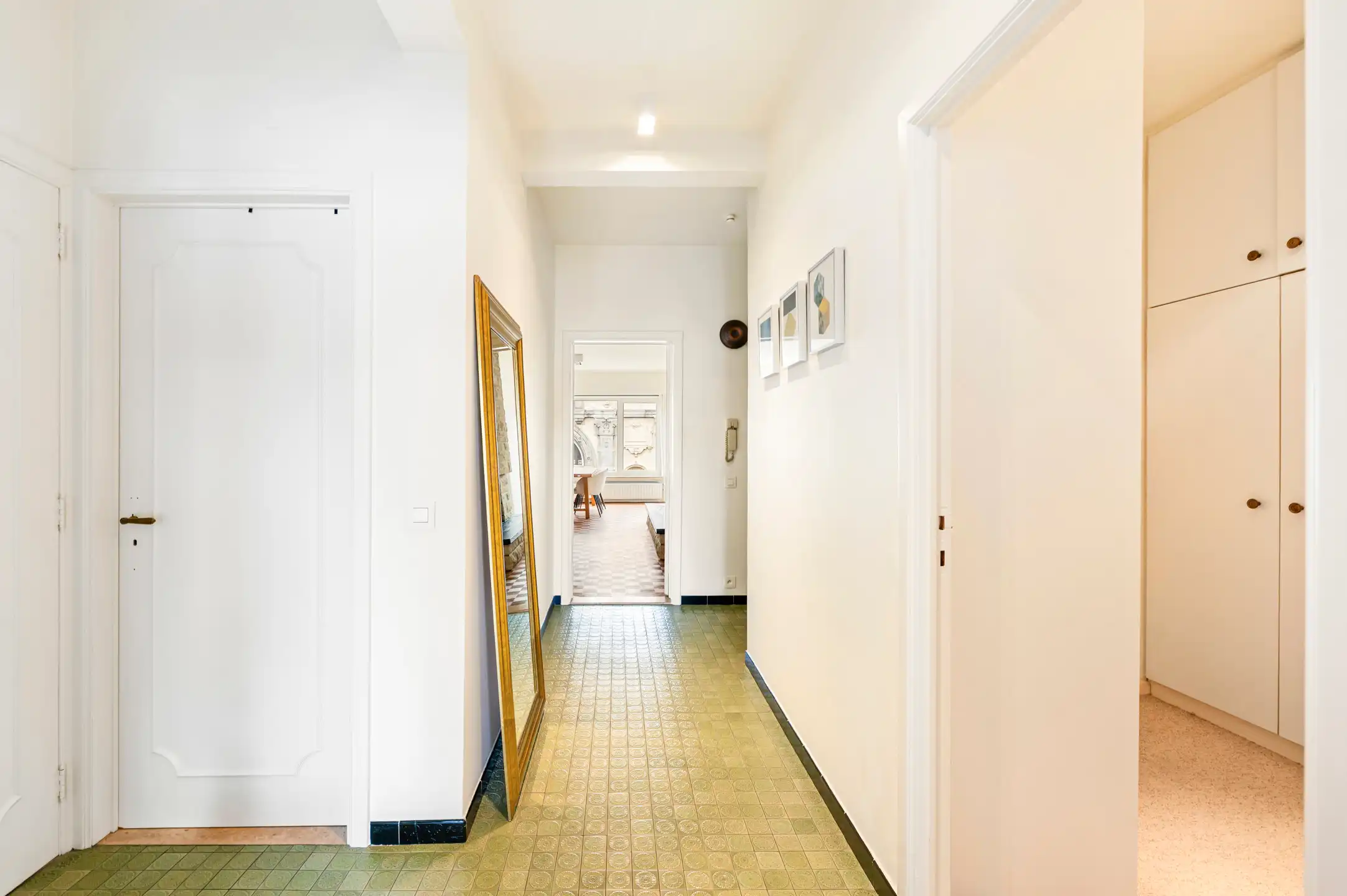 Charmant en lichtrijk appartement met terras in topbuurt foto 8