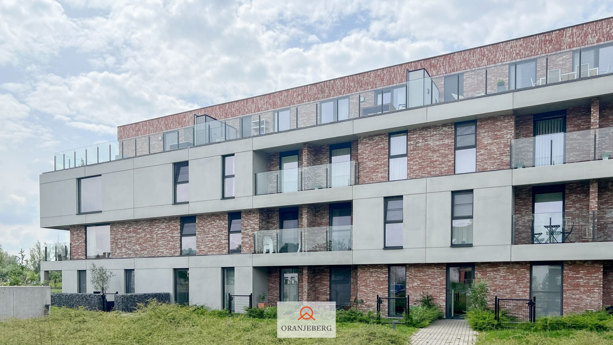 Luxe 2 slaapkamerappartement met 2 terrassen en privatieve tuin foto 28