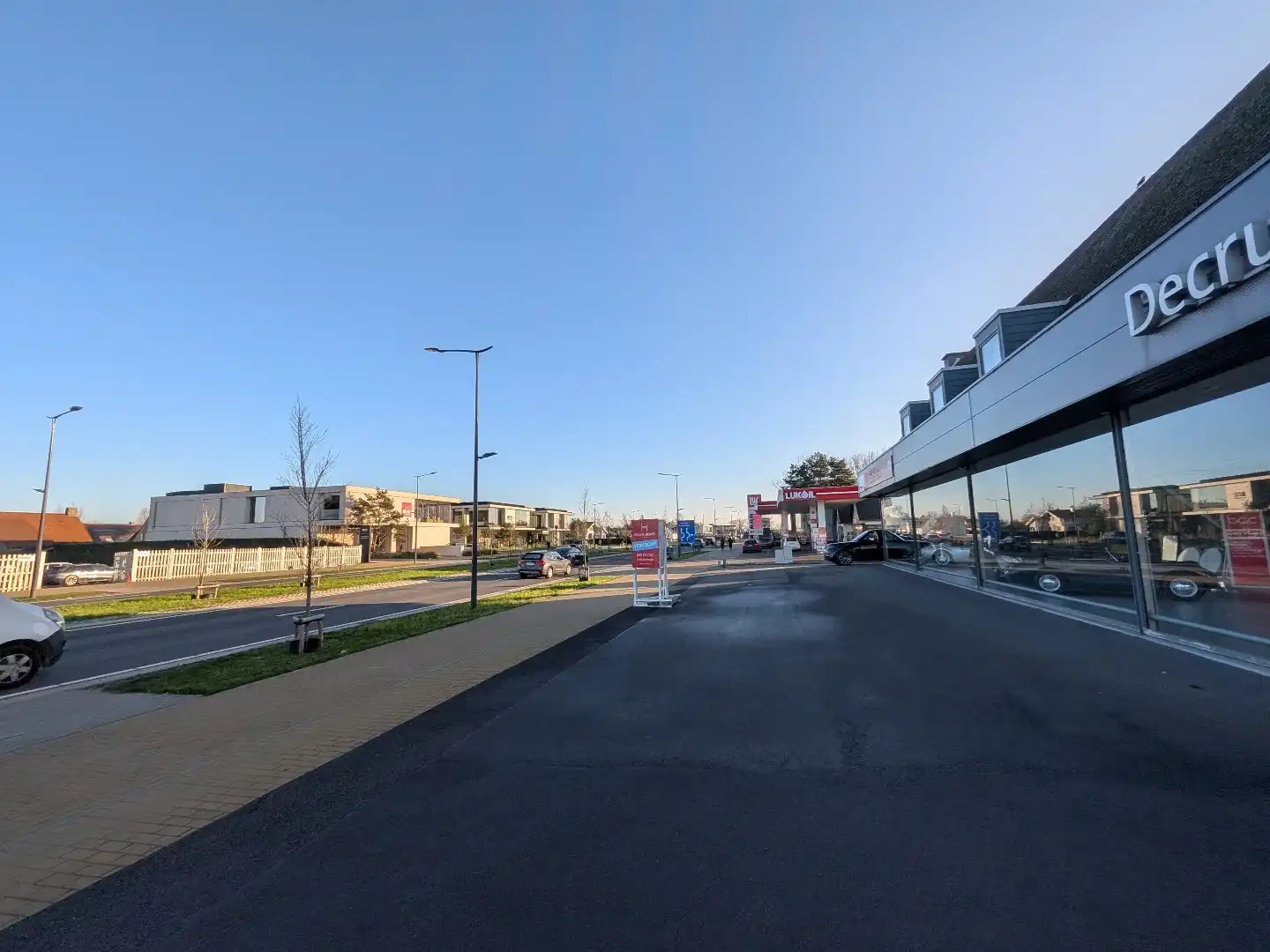 Uitzonderlijke handelsgelijkvloers op een ideale ligging aan de Natiënlaan foto 4