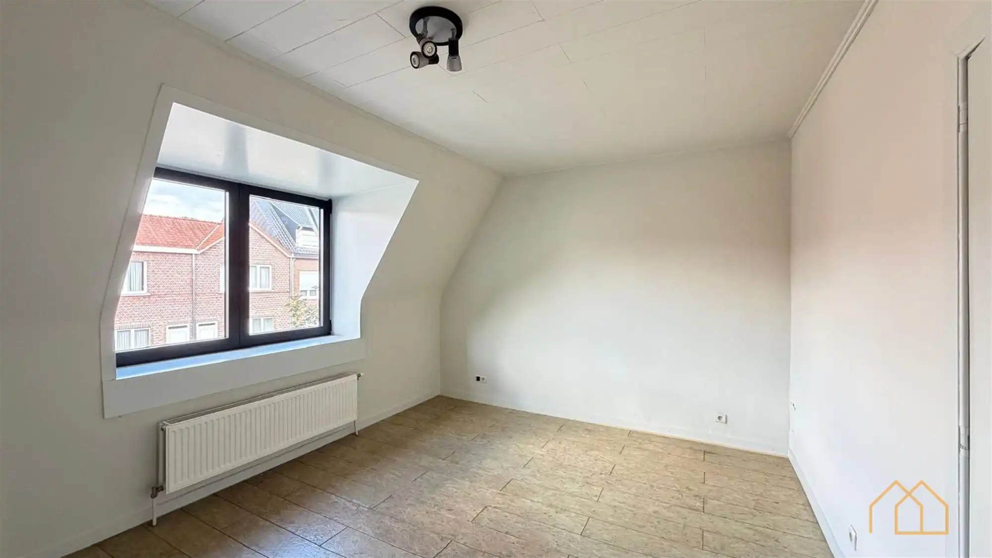 Gerenoveerde rijwoning met tuin foto 13