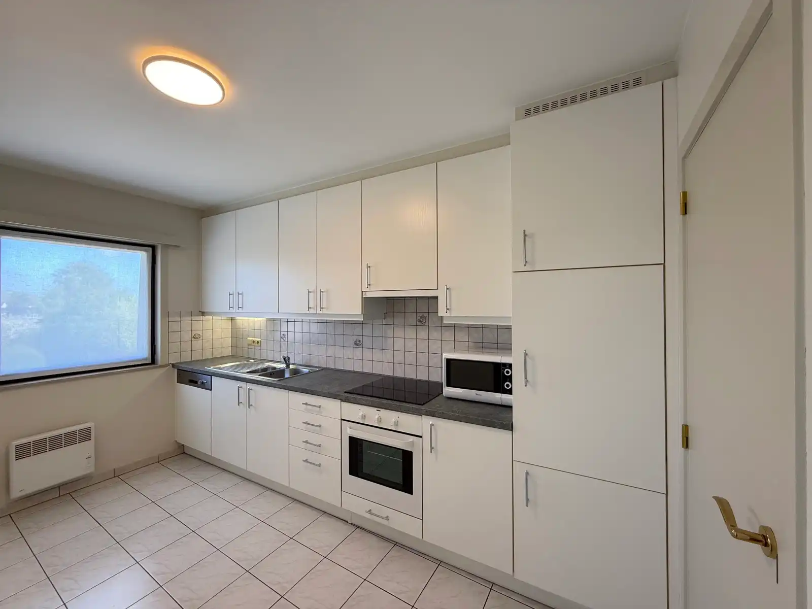 Instapklaar appartement met 2 slaapkamers en terrasje foto 7