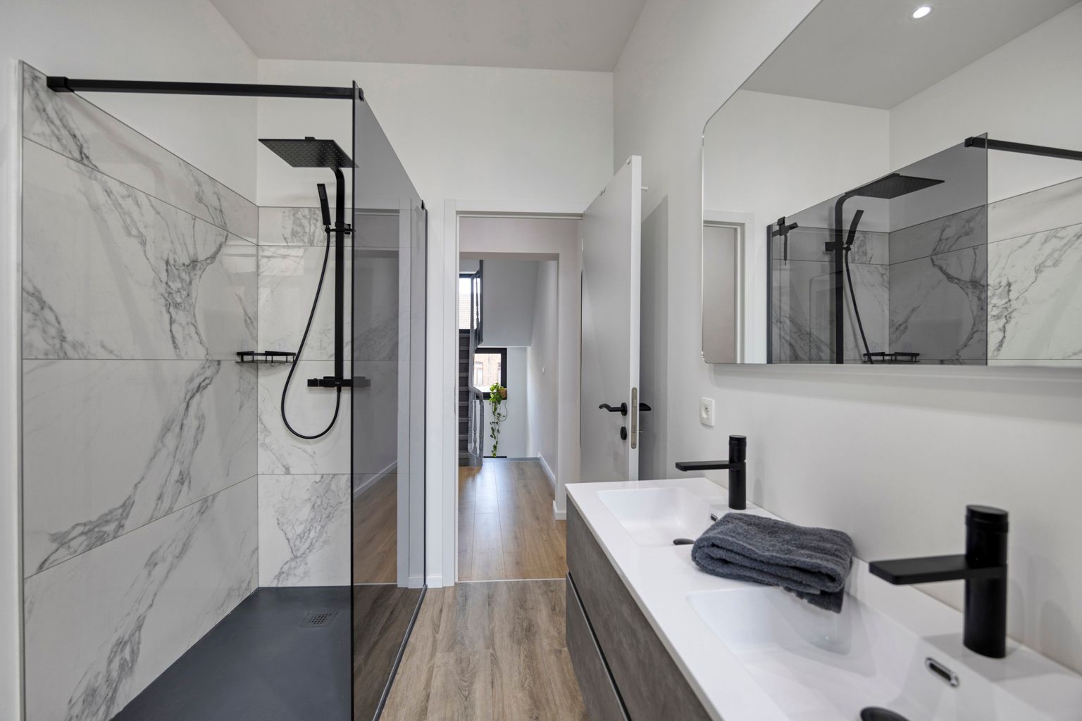 Volledig gerenoveerde rijwoning met stadstuin in Tienen foto 14