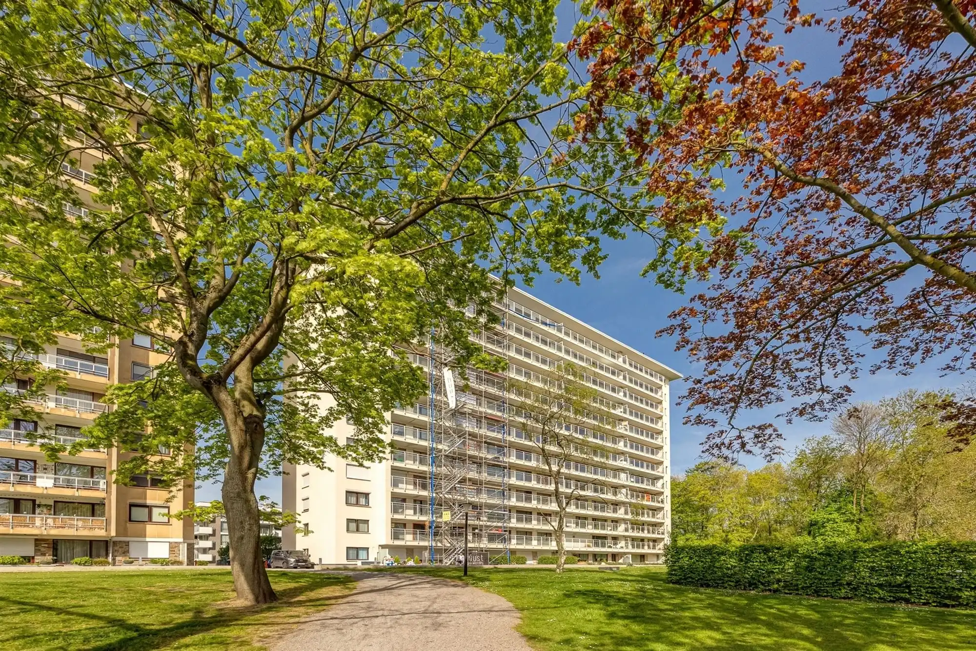 Volledig gerenov. app. met 2 slpkmrs. en terras te Pulhof foto 19