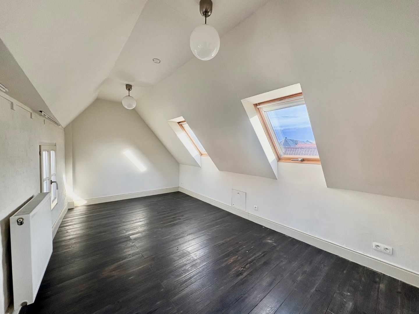 Stijlvol 3-slaapkamer duplexappartement met zonnig terras foto 12