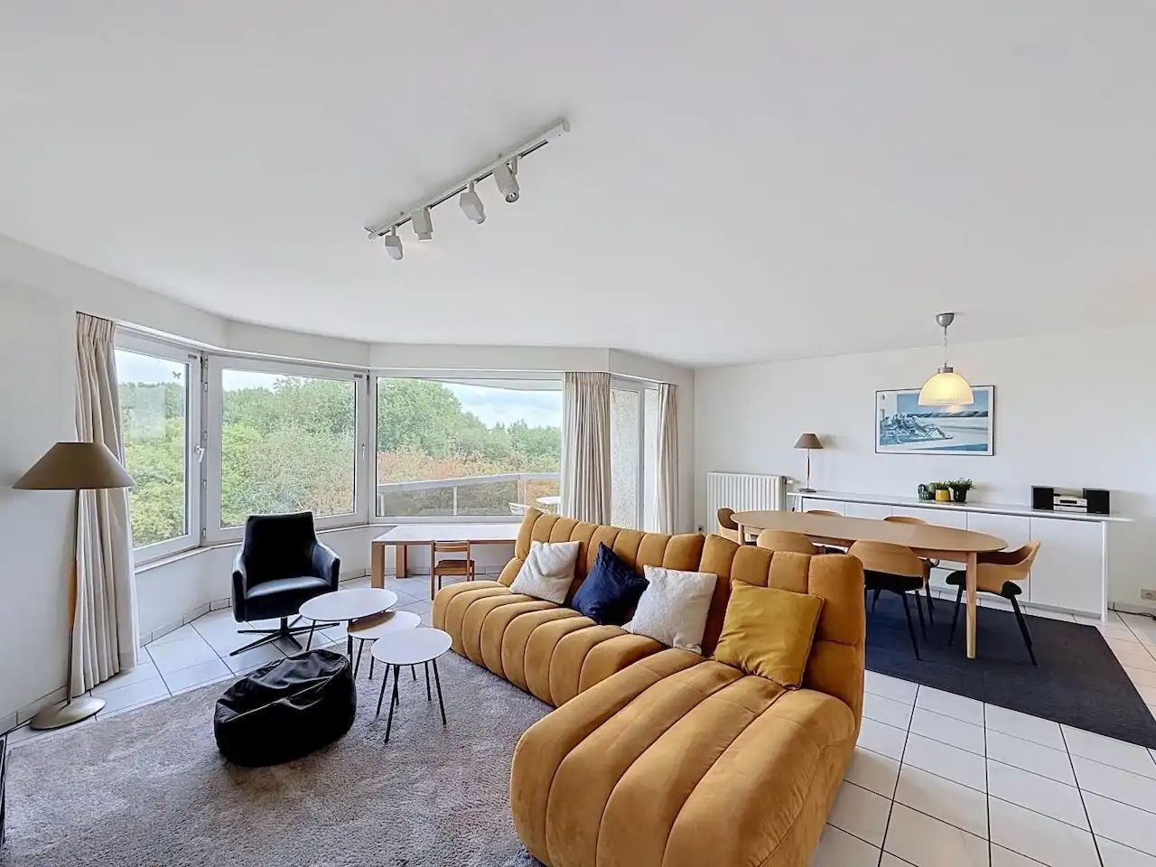 Ruim drie slaapkamer appartement met prachtig open zicht op Zee en het Willemspark foto 6