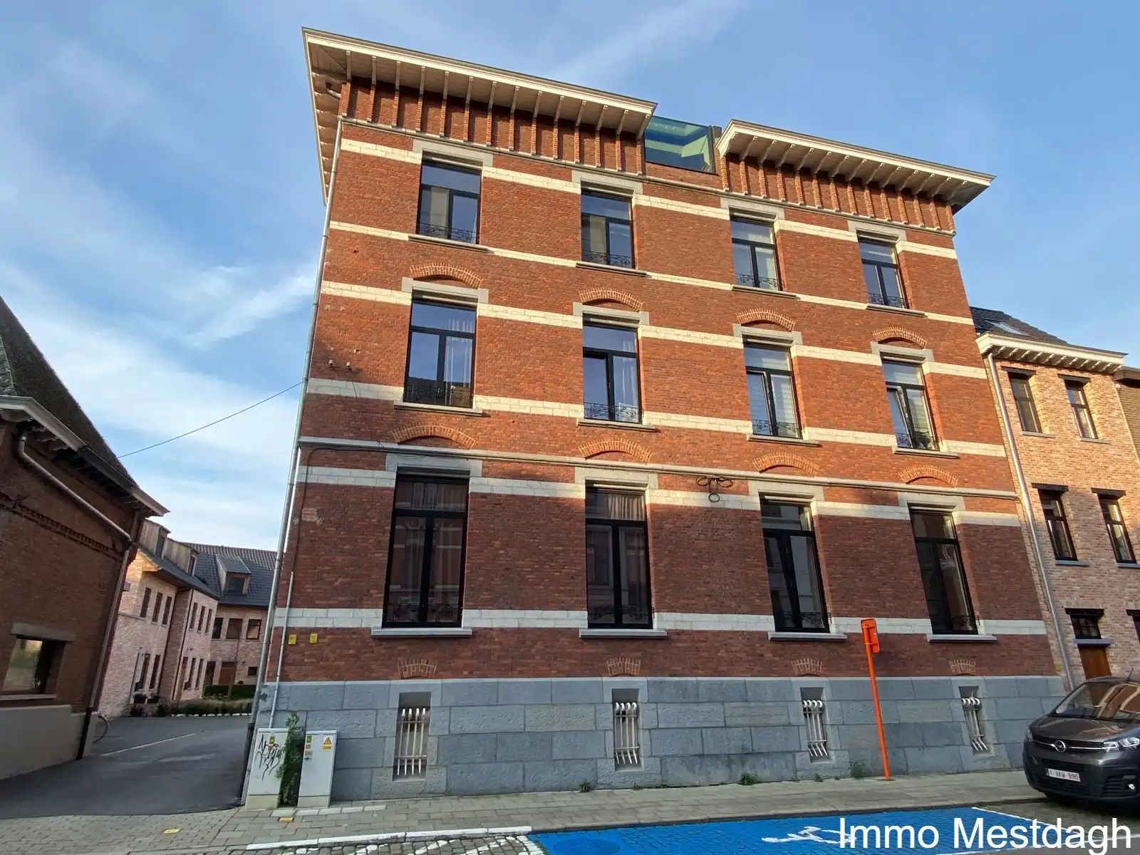 Appartement met terras en autostaanplaats in centrum Diest foto 2