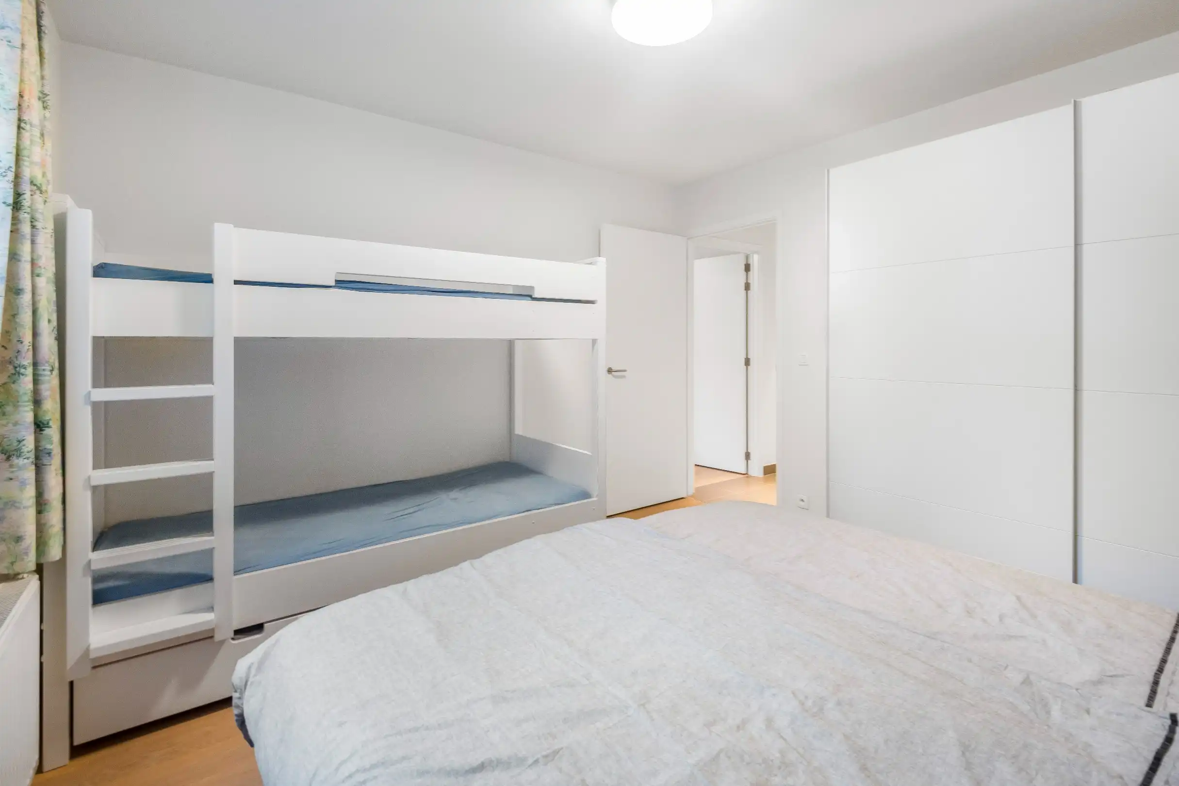 Recent, zuid-west gericht appartement gelegen op wandelafstand van de Zeedijk en het Rubensplein foto 11