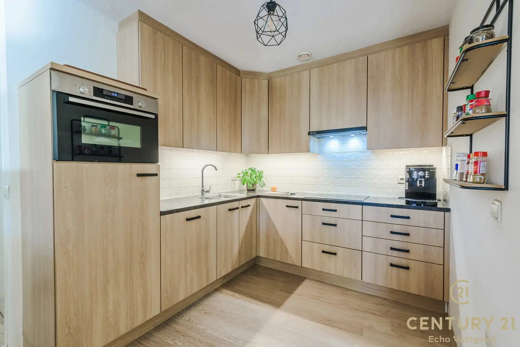 Ruim 2-slaap- 2badkamer appartement met terras en zwembad foto 9