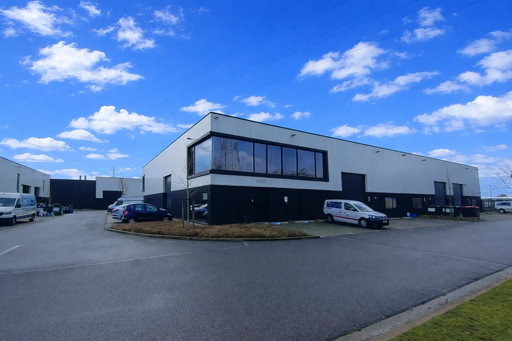 Recente KMO-unit te huur in Wijnegem foto 2