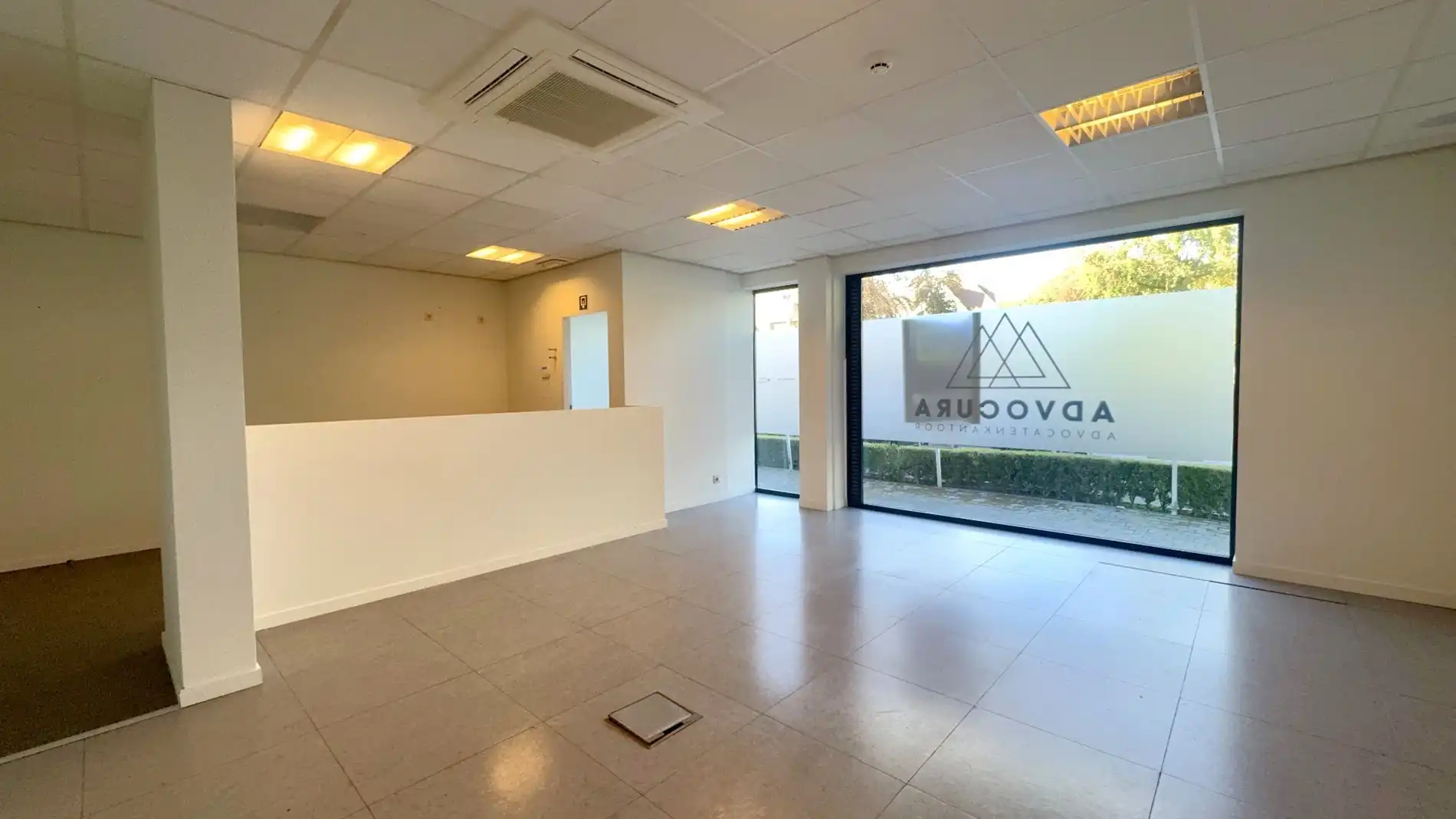 Gelijkvloers kantoor te huur op zichtlocatie langs N9 in Melle foto 21
