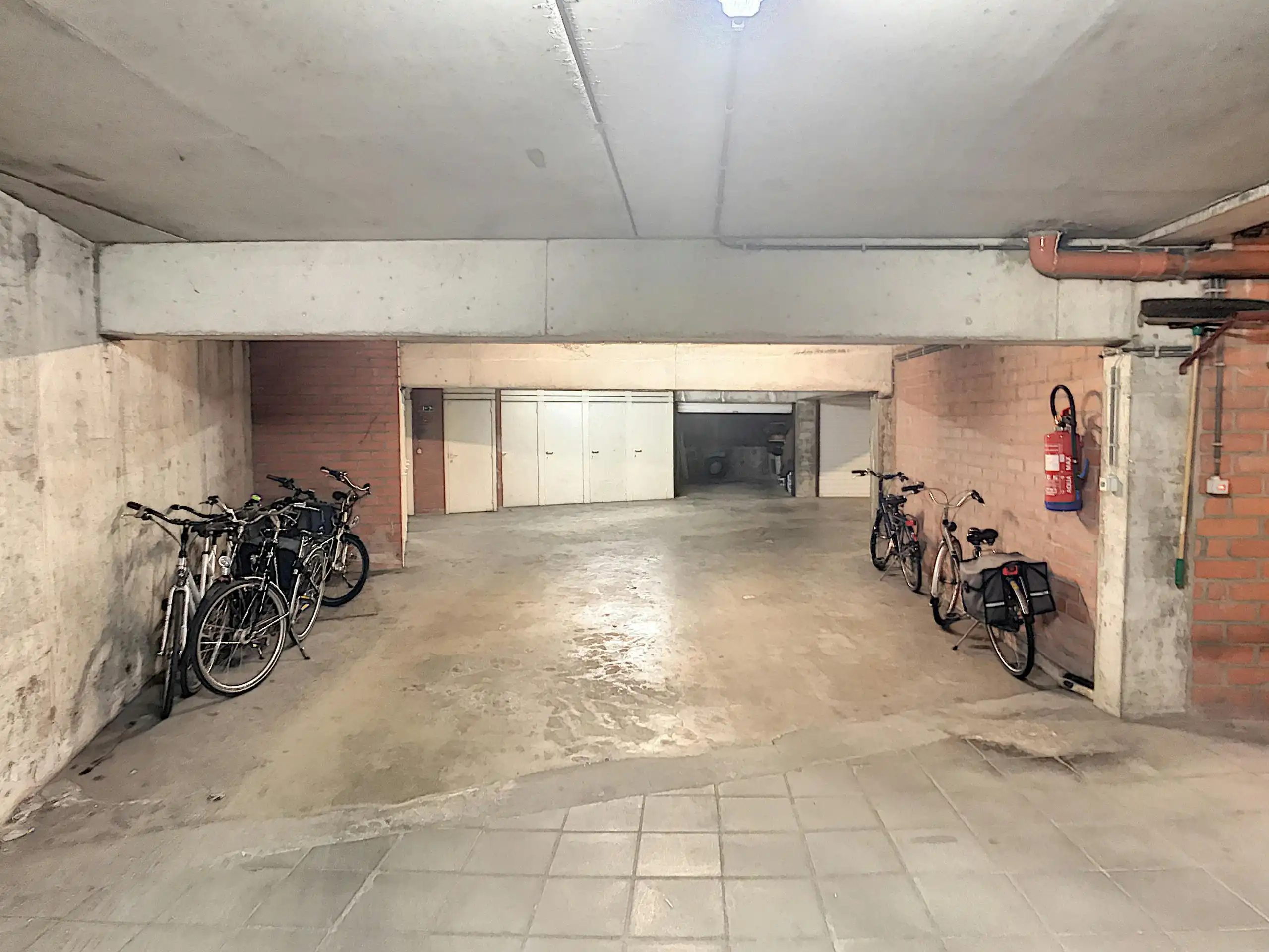 Garagebox in het centrum van Middelkerke! foto 6