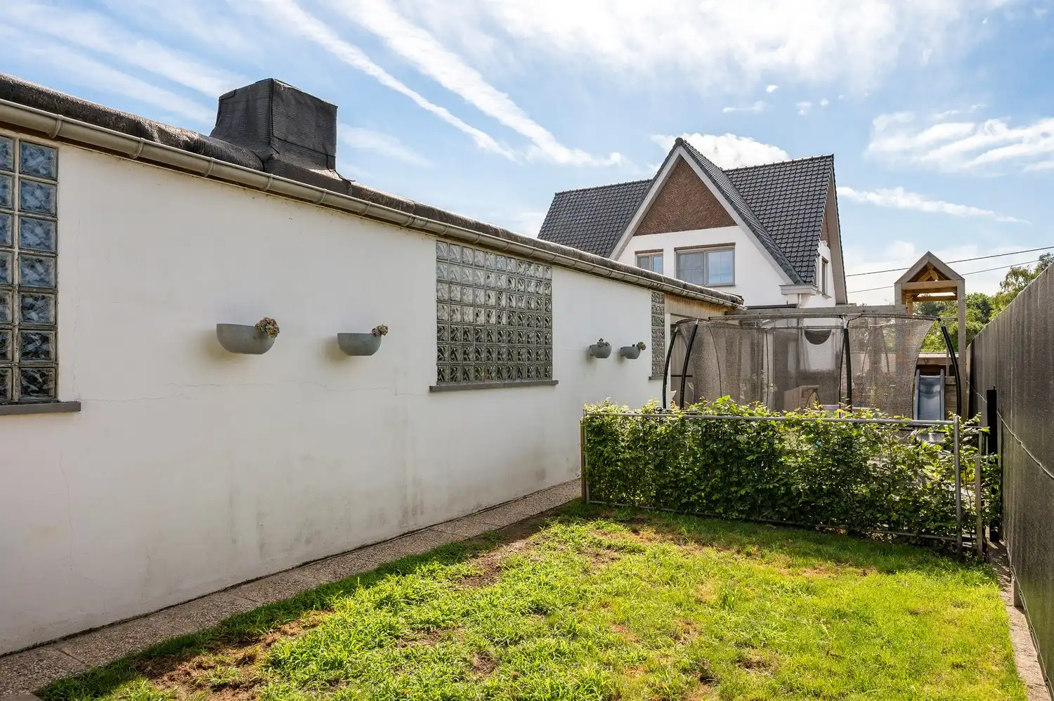 Ruime, degelijke gezinswoning met magazijn op een perceel van 930 m². foto 42