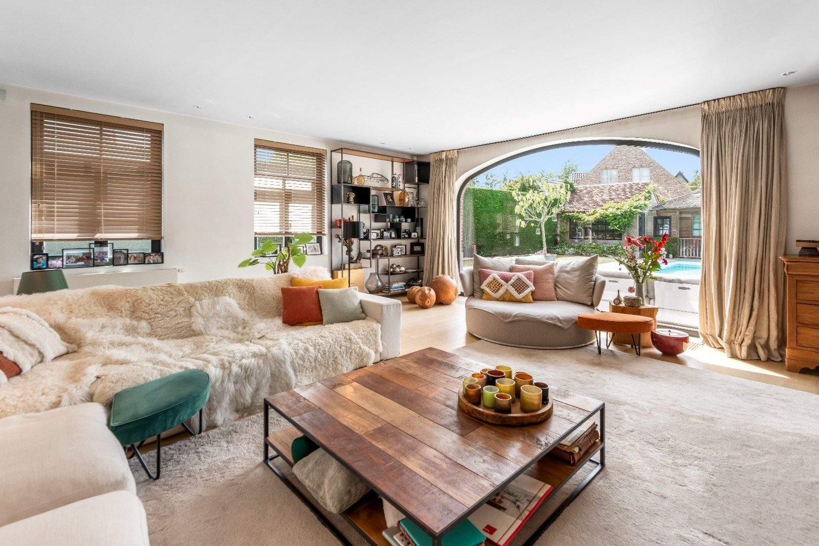 Luxueus afgewerkte villa met  buitenzwembad. foto 7