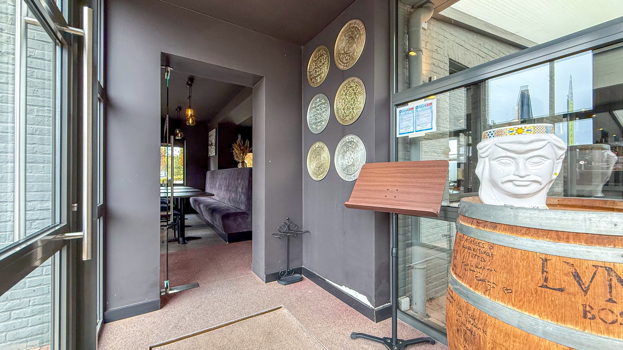 Horecapand met volledige inrichting op goed gelegen locatie! foto 2