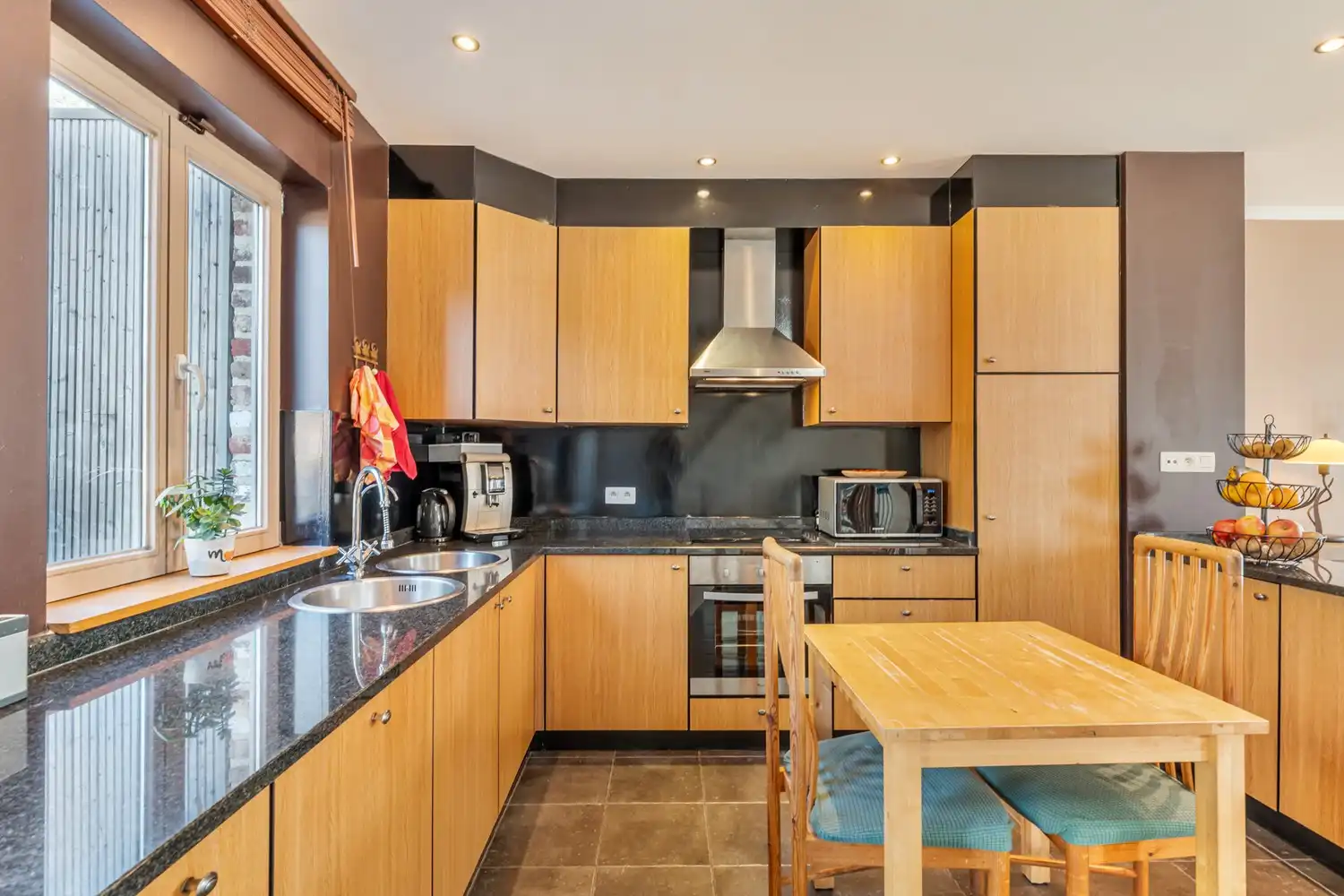 Rustig gelegen en halfopen woning met 3/4 slaapkamers en een tuin nabij de Vaart te Herent! foto 9