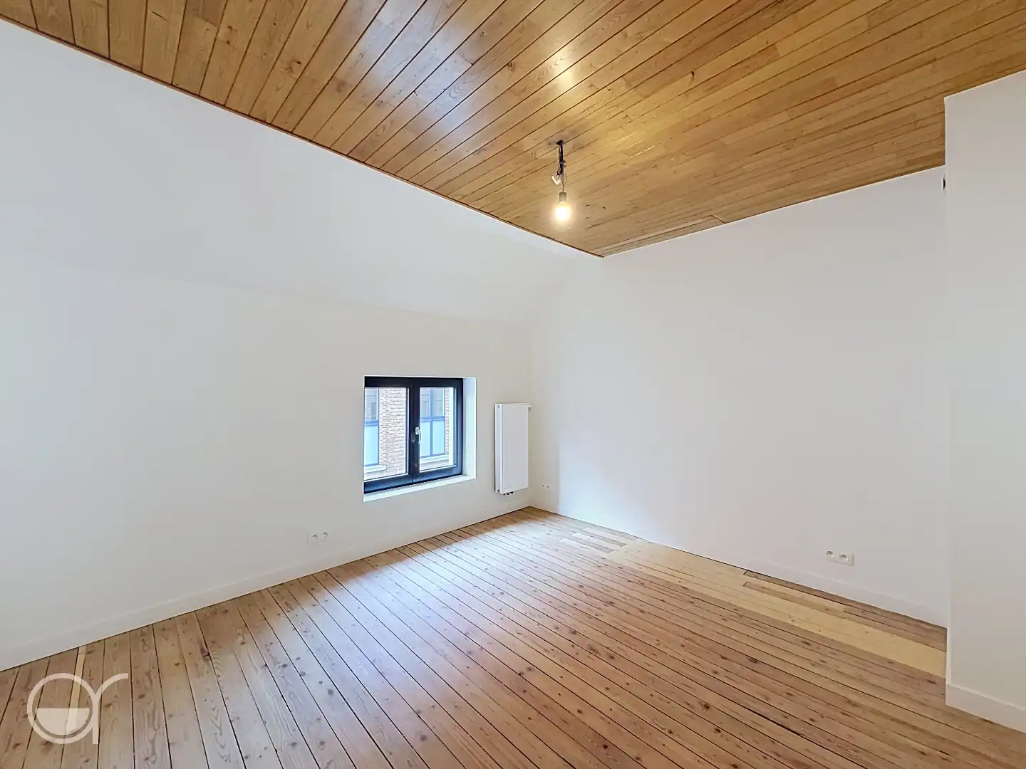 Prachtig gerenoveerde rijwoning met 2 slaapkamers en buitenruimte nabij de Coupure foto 14