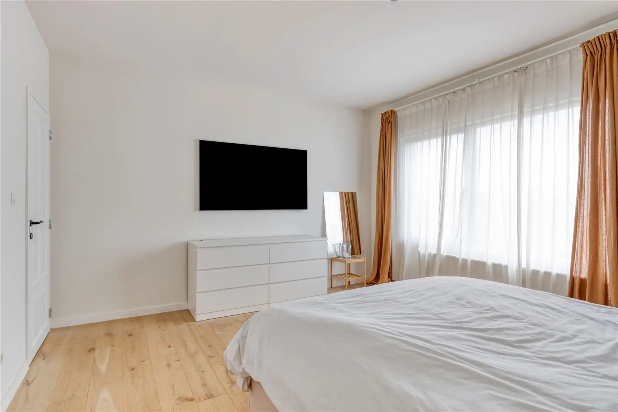 Karaktervolle halfopen bebouwing in rustige woonwijk foto 23