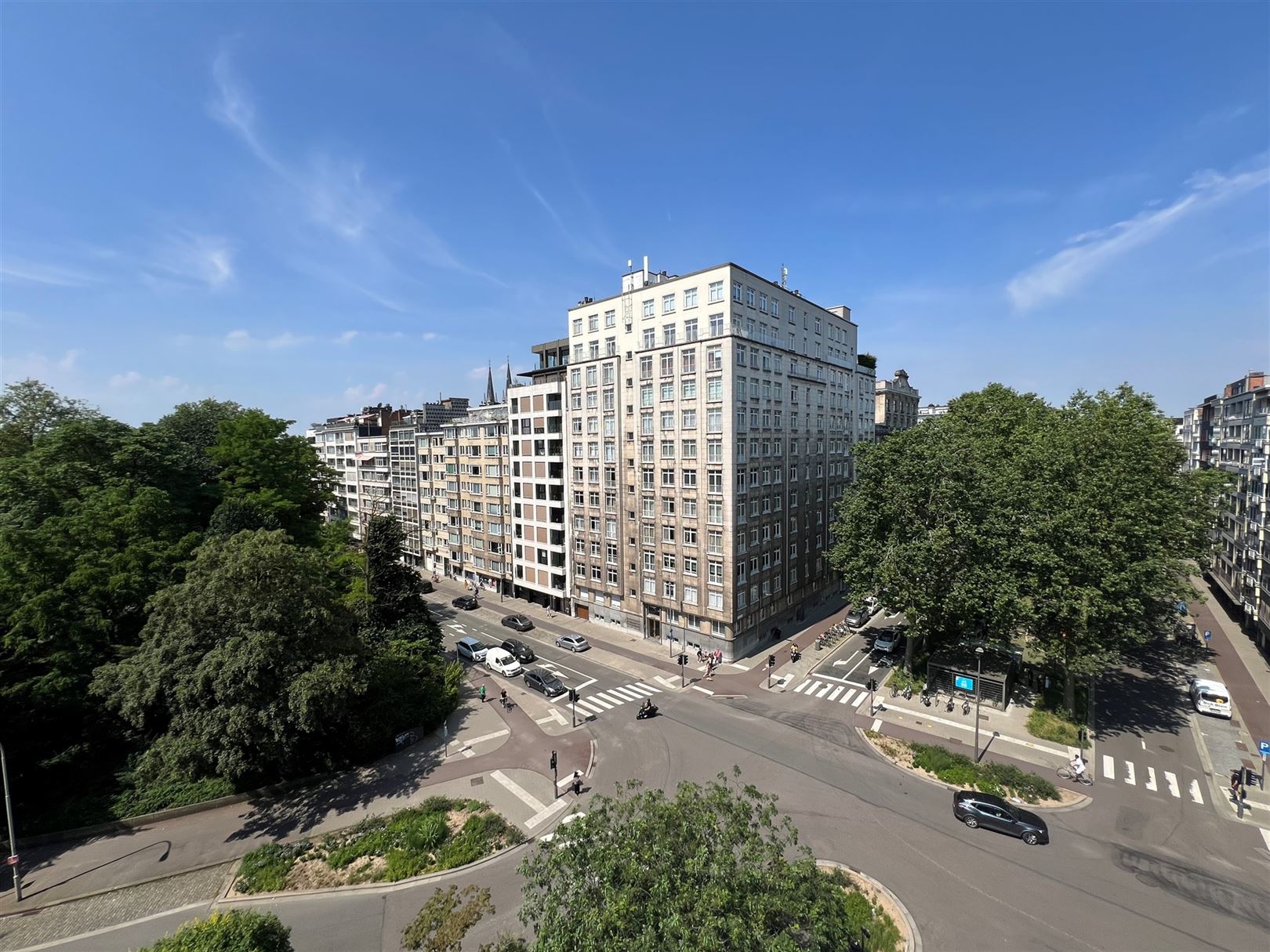 Antwerpen: te renoveren, ruim en lichtrijk appartement van 130m². foto 1