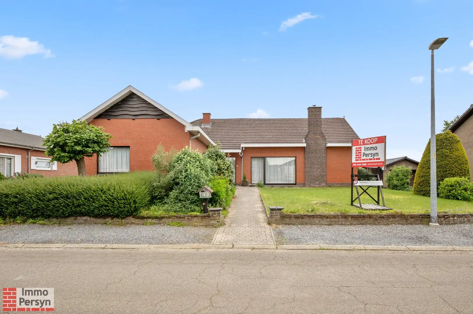 Hoofdfoto van de publicatie: Gelijkvloerse woning met 3 slpk en dubbele garage