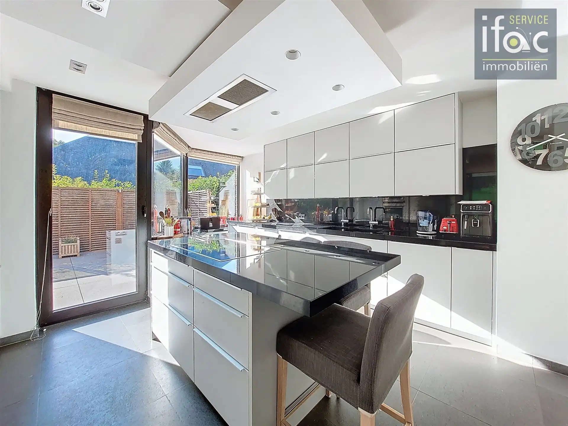 Exclusieve postmodernistische luxevilla grenzend aan bos foto 14