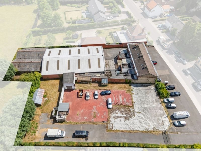 Hooglede-centrum. Prachtig gelegen projectgrond op 2de linie van +/- 2120m2. Ideaal voor de realisatie van stapelwoningen of andere vastgoedontwikkelingen. Aparte in/uitrit. foto 5