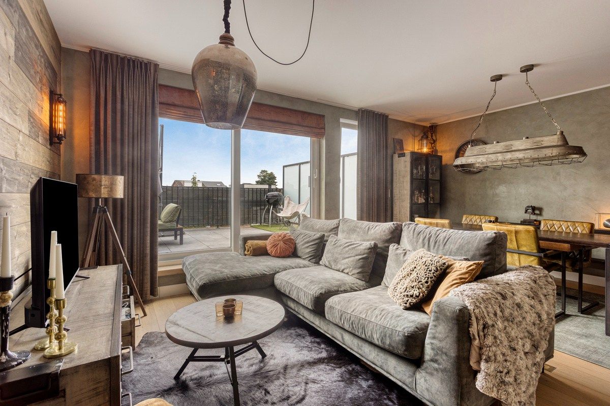 Knap ingericht éénslaapkamerappartement met groot ZW terras. foto 2