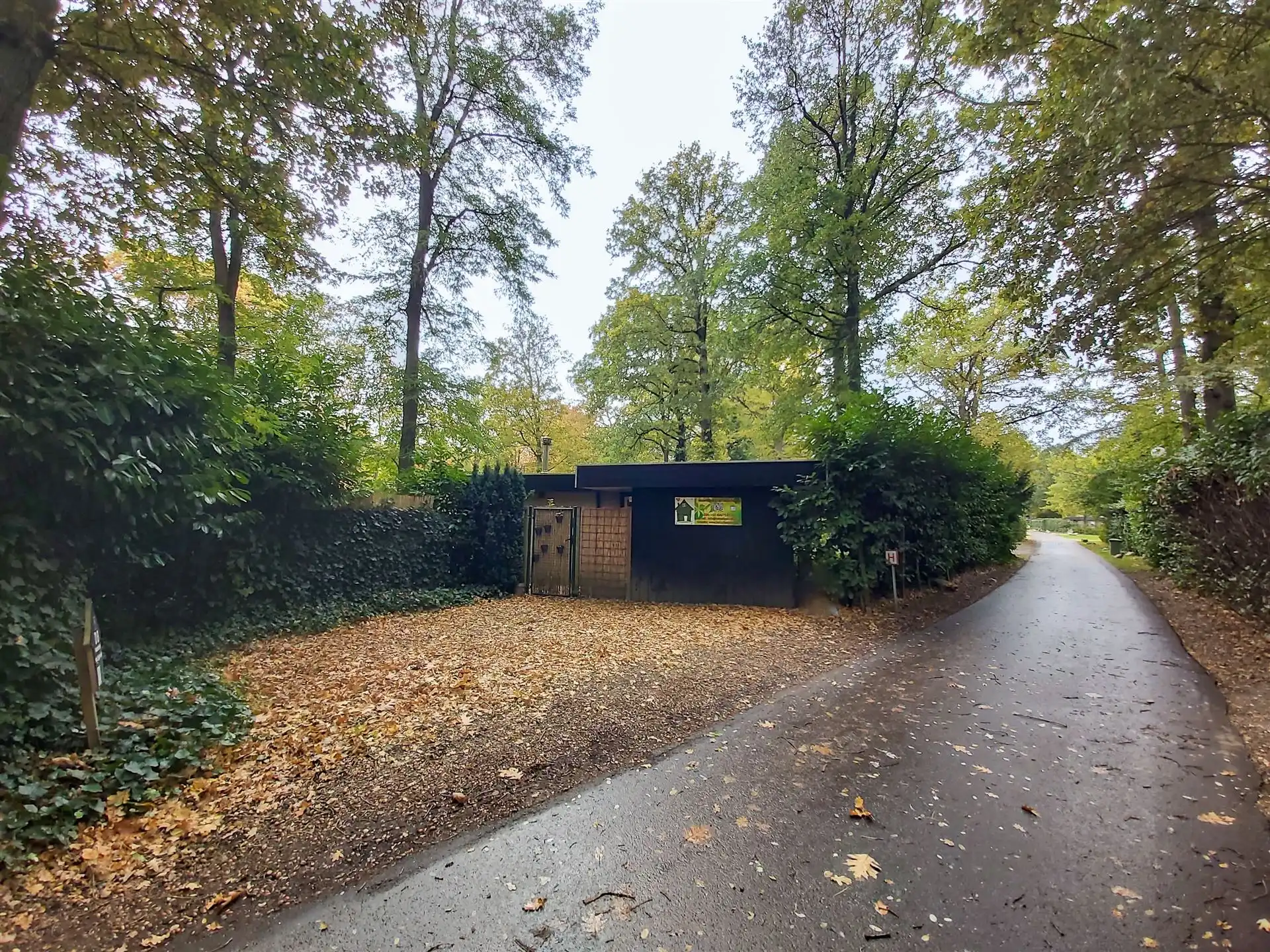 Vakantiewoning met 2 slaapkamer en inboedel op vakantiedomein Sonnevijver te Rekem! foto {{pictureIndex}}