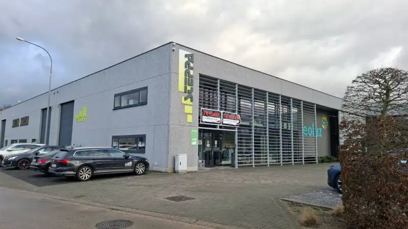 Magazijn met showroom te huur foto {{pictureIndex}}