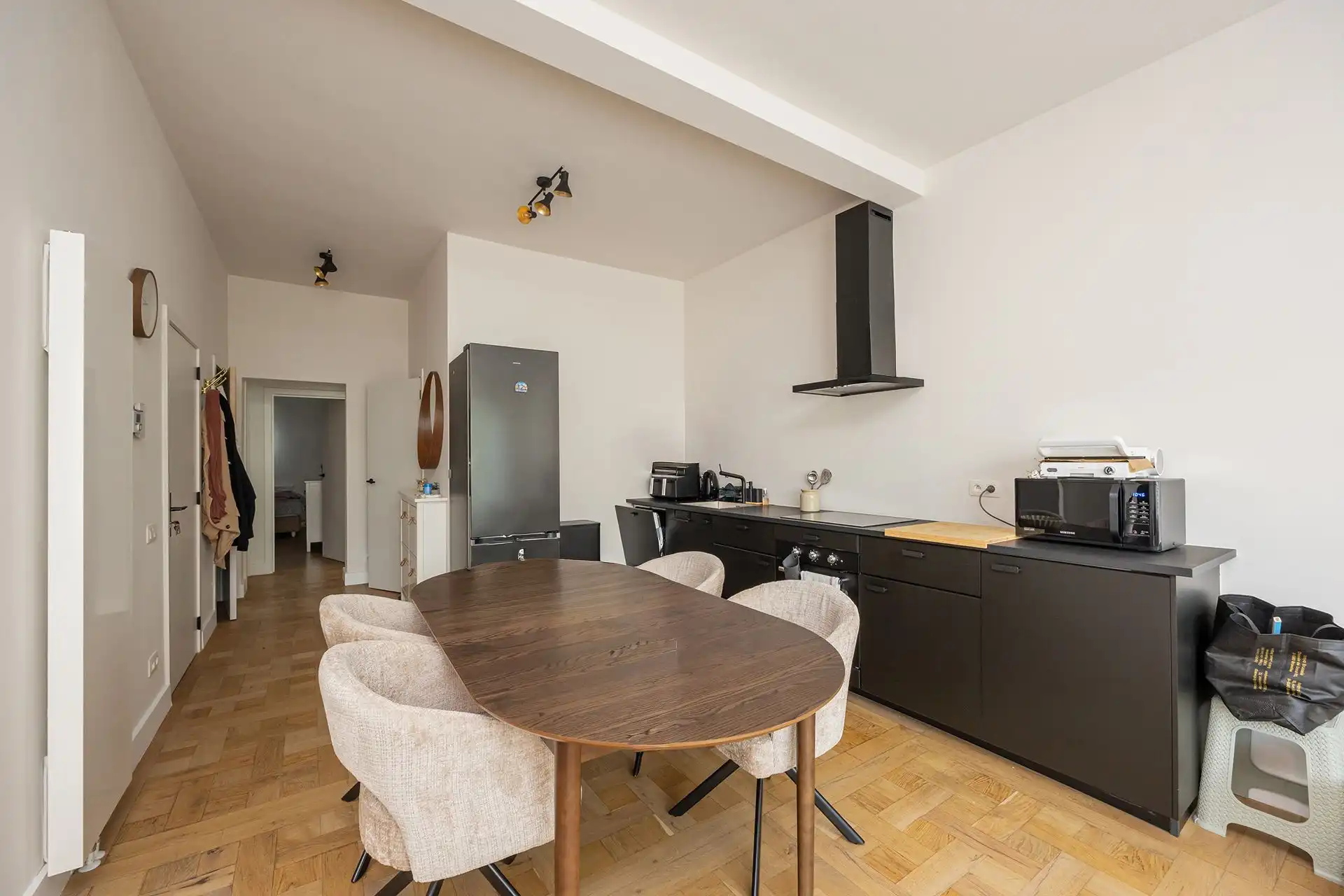 Gerenoveerd tweeslaapkamer appartement te Deurne-Zuid foto 2