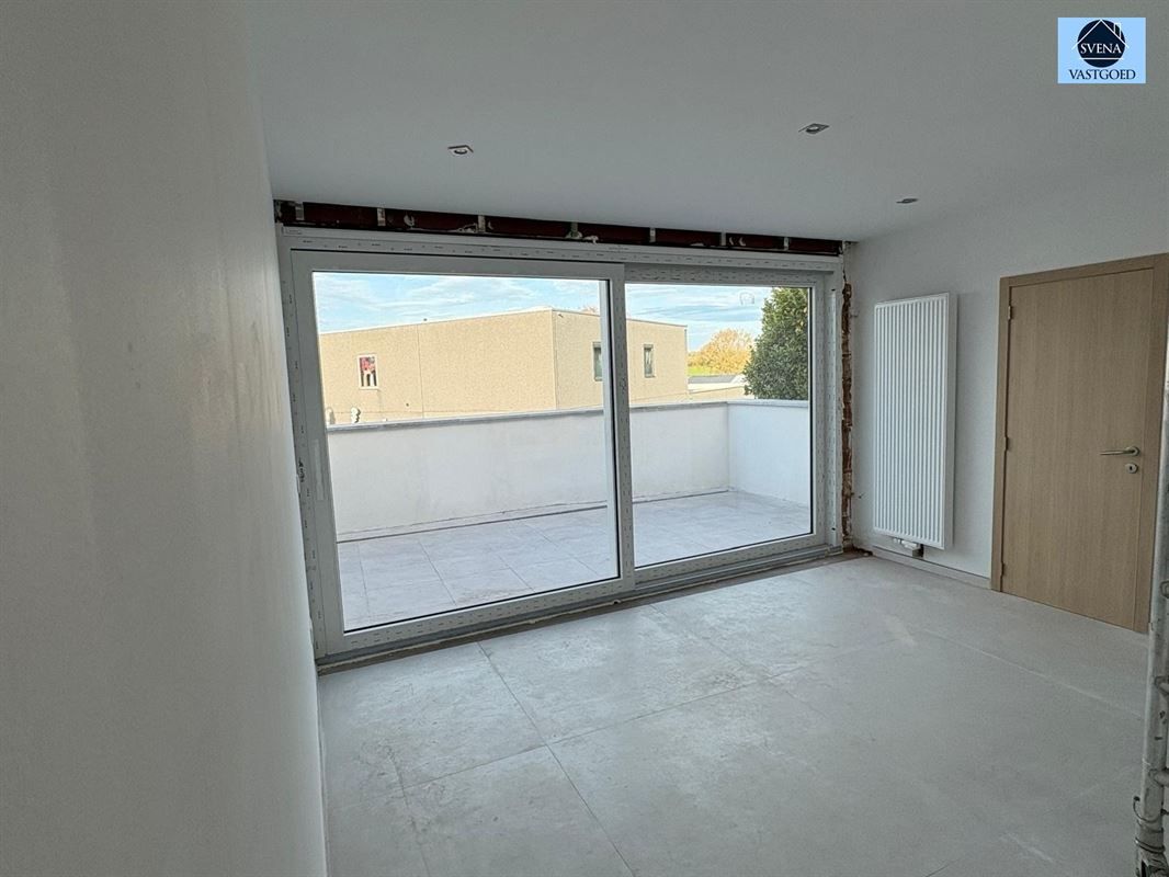 ZEER RUIME WONING MET 4 SLAAPKAMERS EN 2 GARAGES foto 12