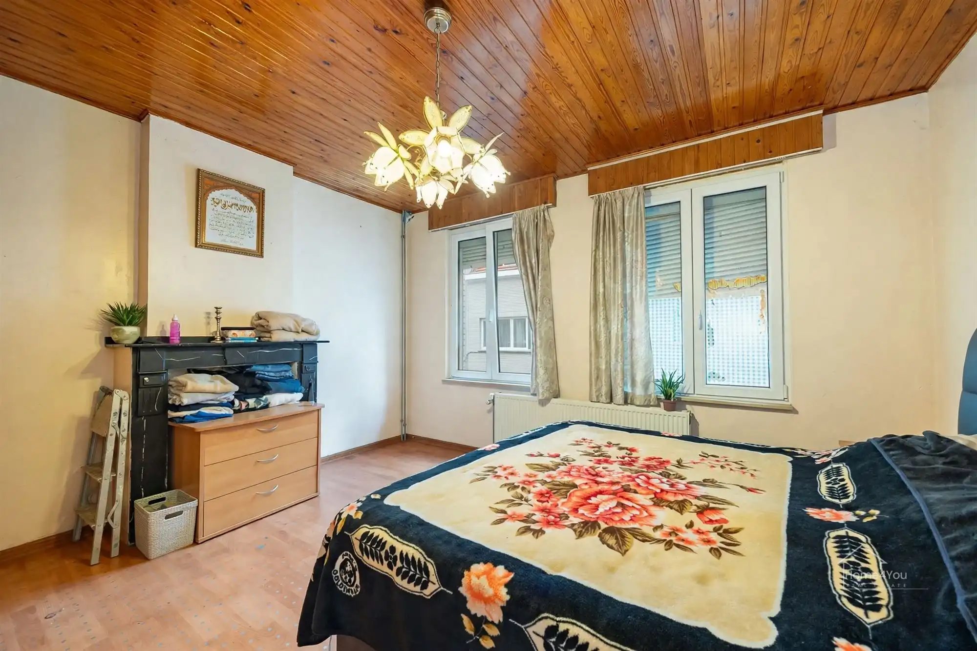 Ruime op te frissen woning met 4 slpk op bruisende locatie! foto 7