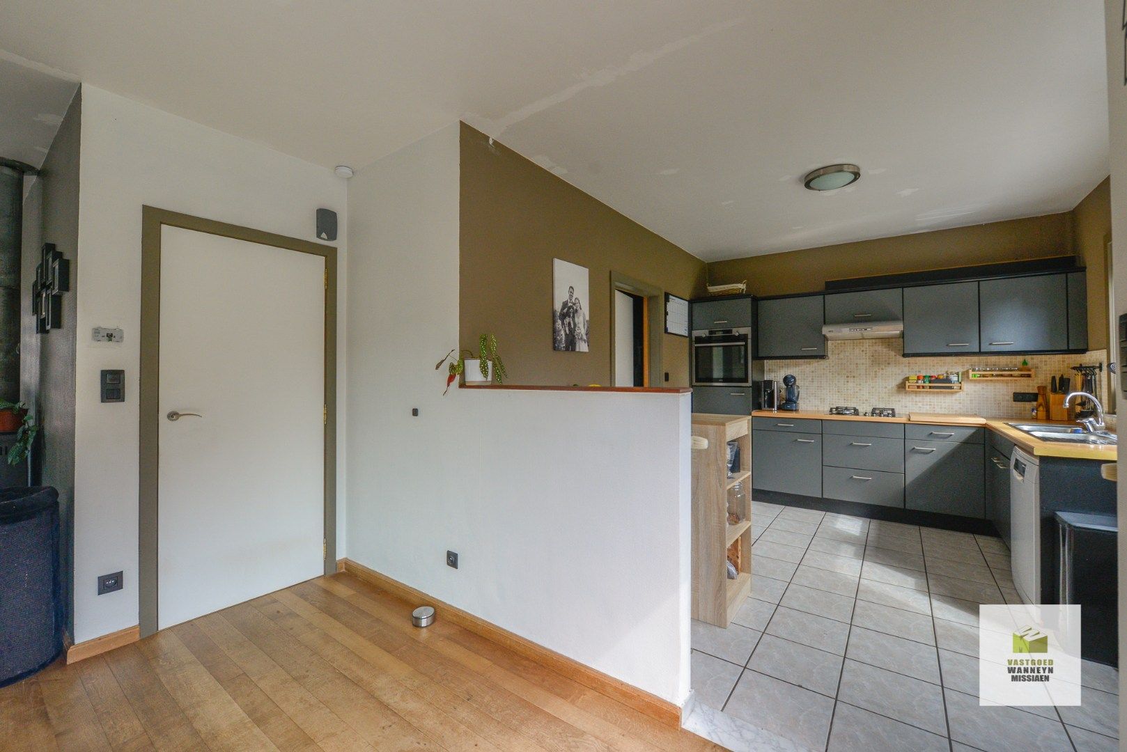 Instapklare hoekwoning met 3 slaapkamers op centrale en rustige ligging te Sint-Kruis foto 7